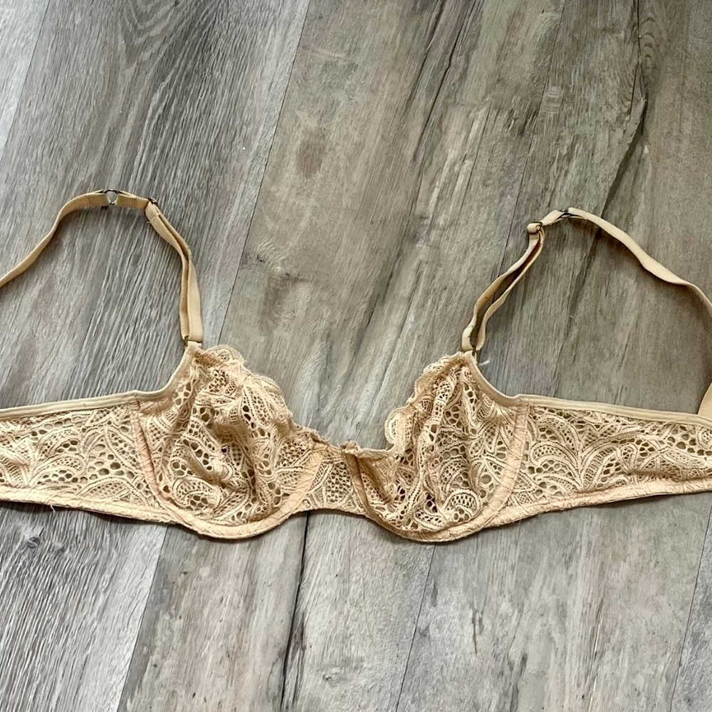 Lacy bra, 34B